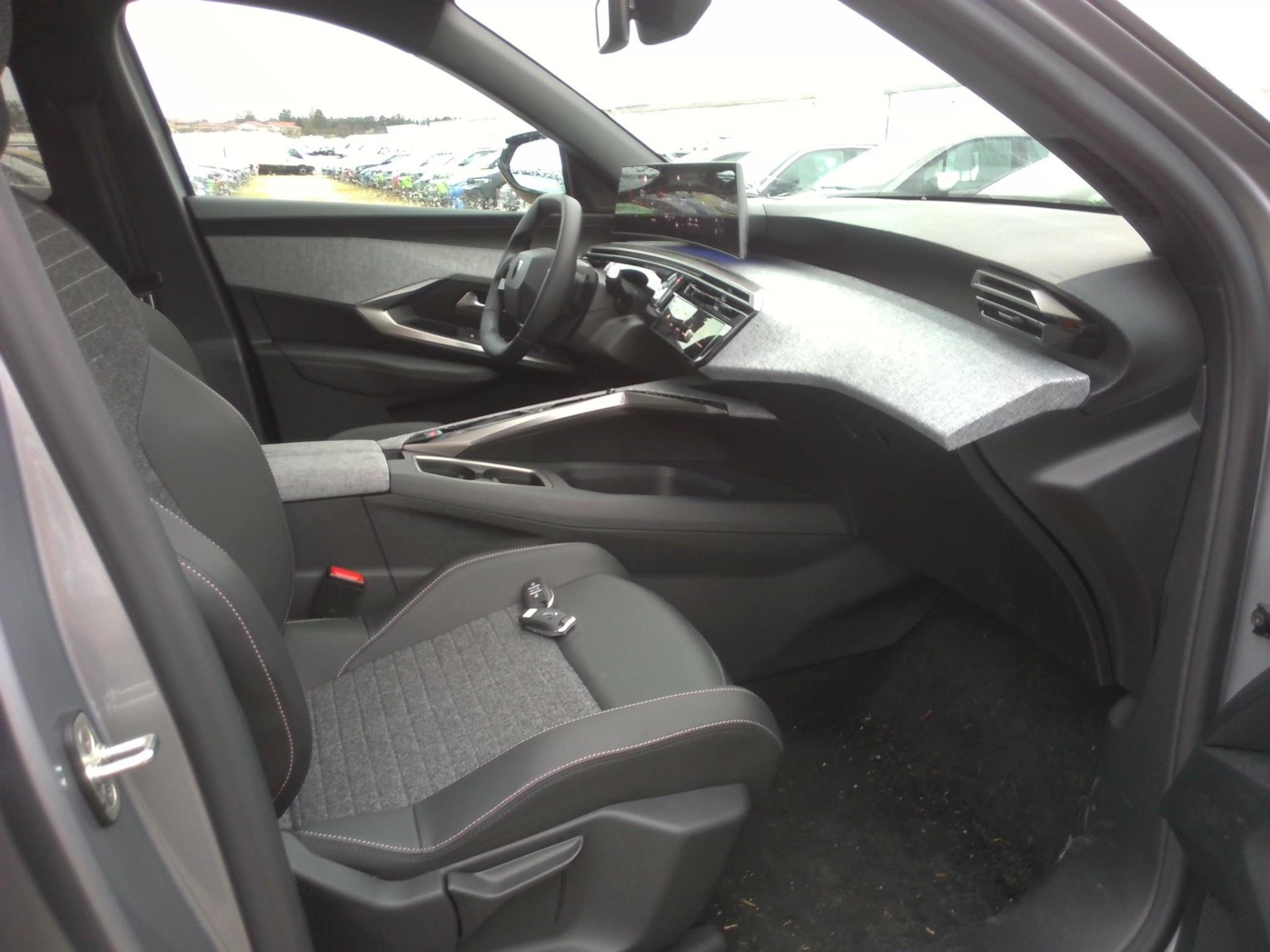 Peugeot 3008 Hybrid 145 e-DCS6 Allure 2025
