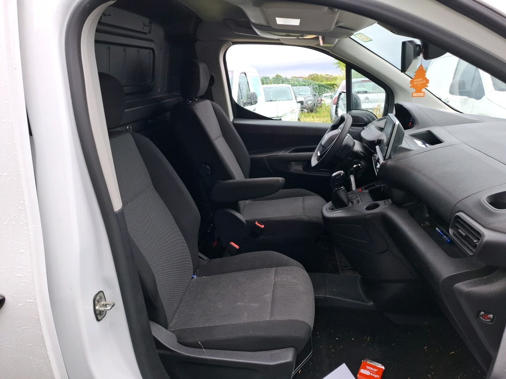 Peugeot PARTNER FOURGON STANDARD 650 KG BLUEHDI 100 S&S BVM5 ASPHALT 2021