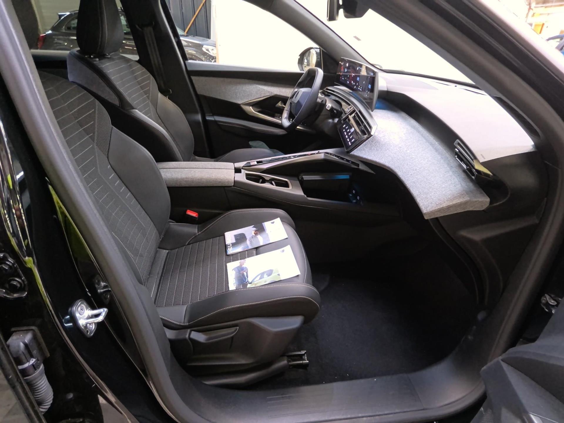 Peugeot 3008 Hybrid 136 e-DCS6 Allure 2024