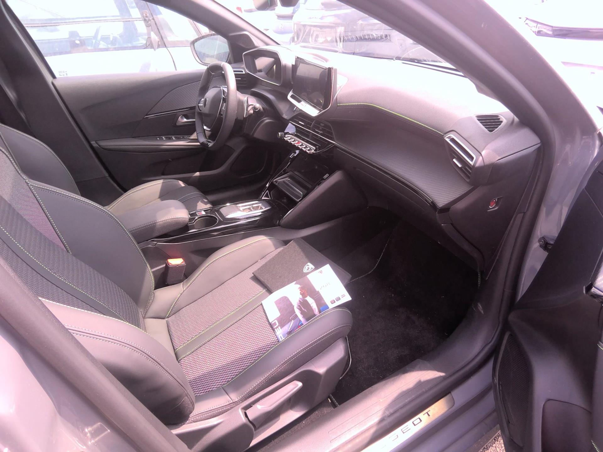 Peugeot 208 Hybrid 136 e-DCS6 GT 2024