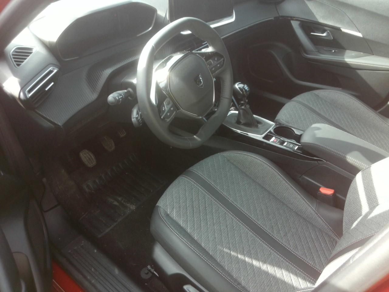 Foto Peugeot 2008 3