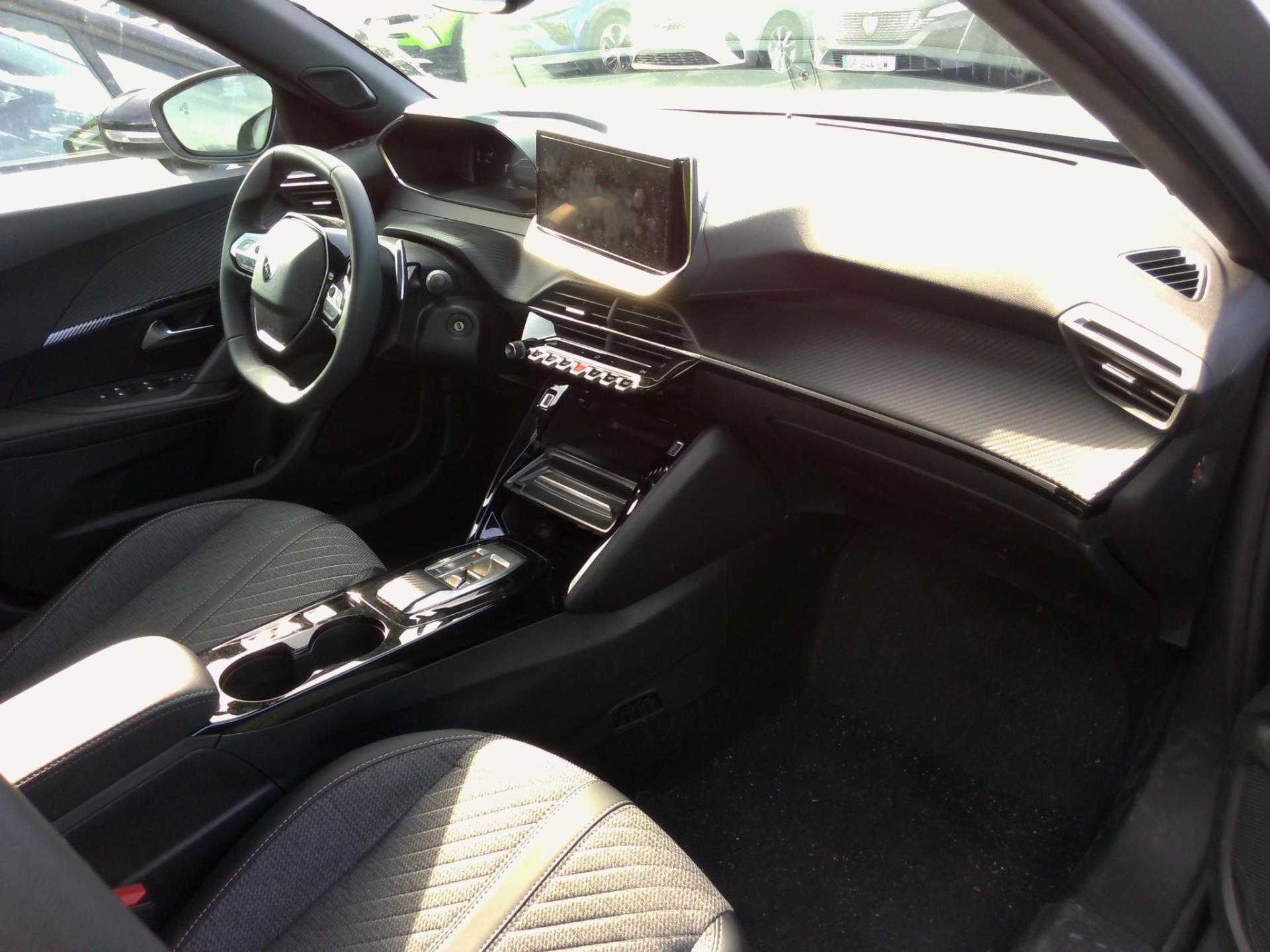 Peugeot 2008 Hybrid 136 e-DCS6 Allure 2024