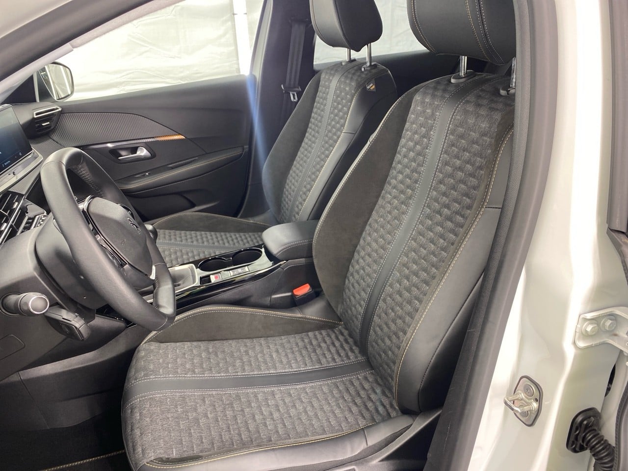 Peugeot 208 PureTech 100 S&S BVM6 Roadtrip 2021