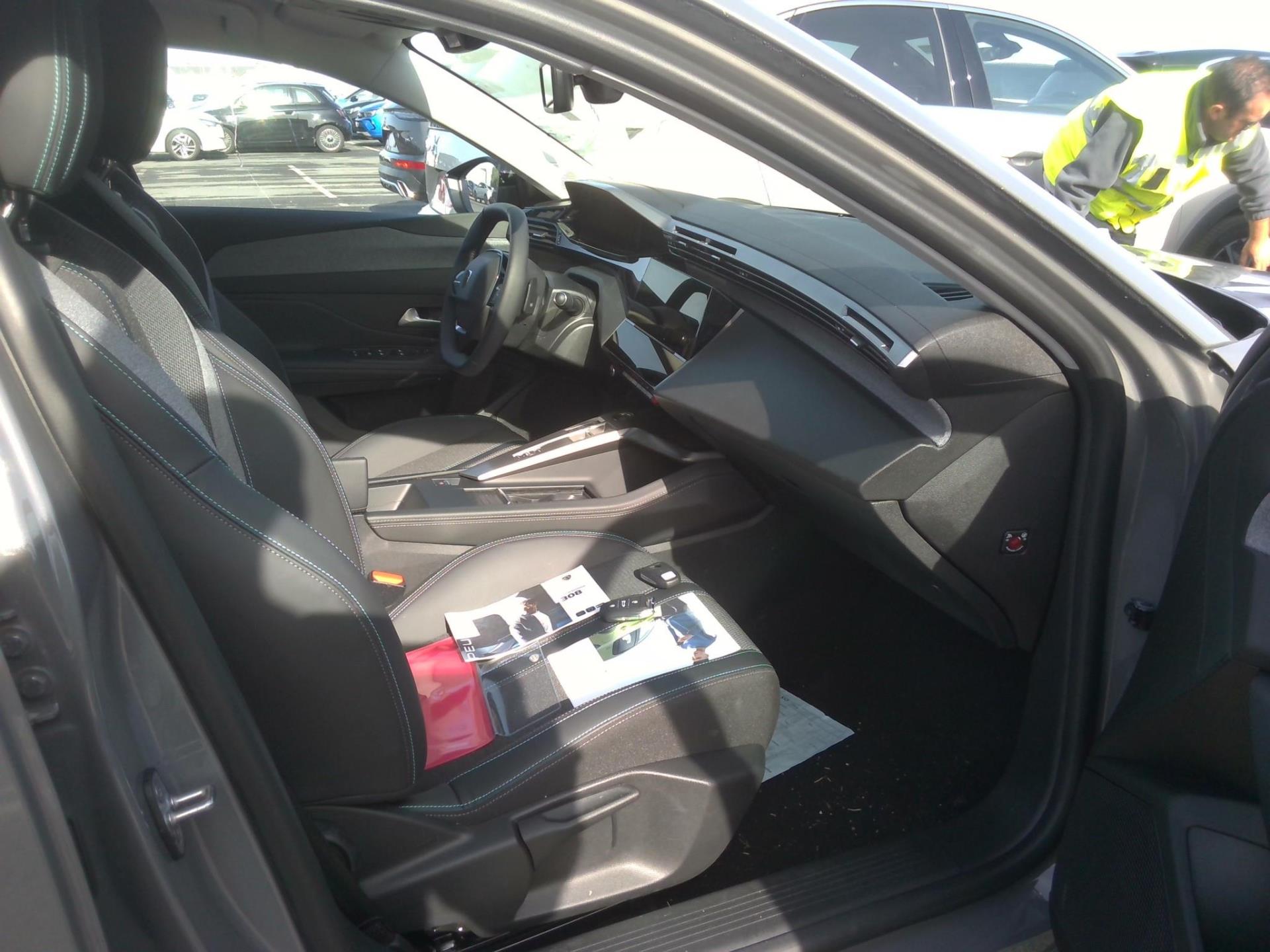 Peugeot 308 PHEV 180 e-EAT8 Allure 2024