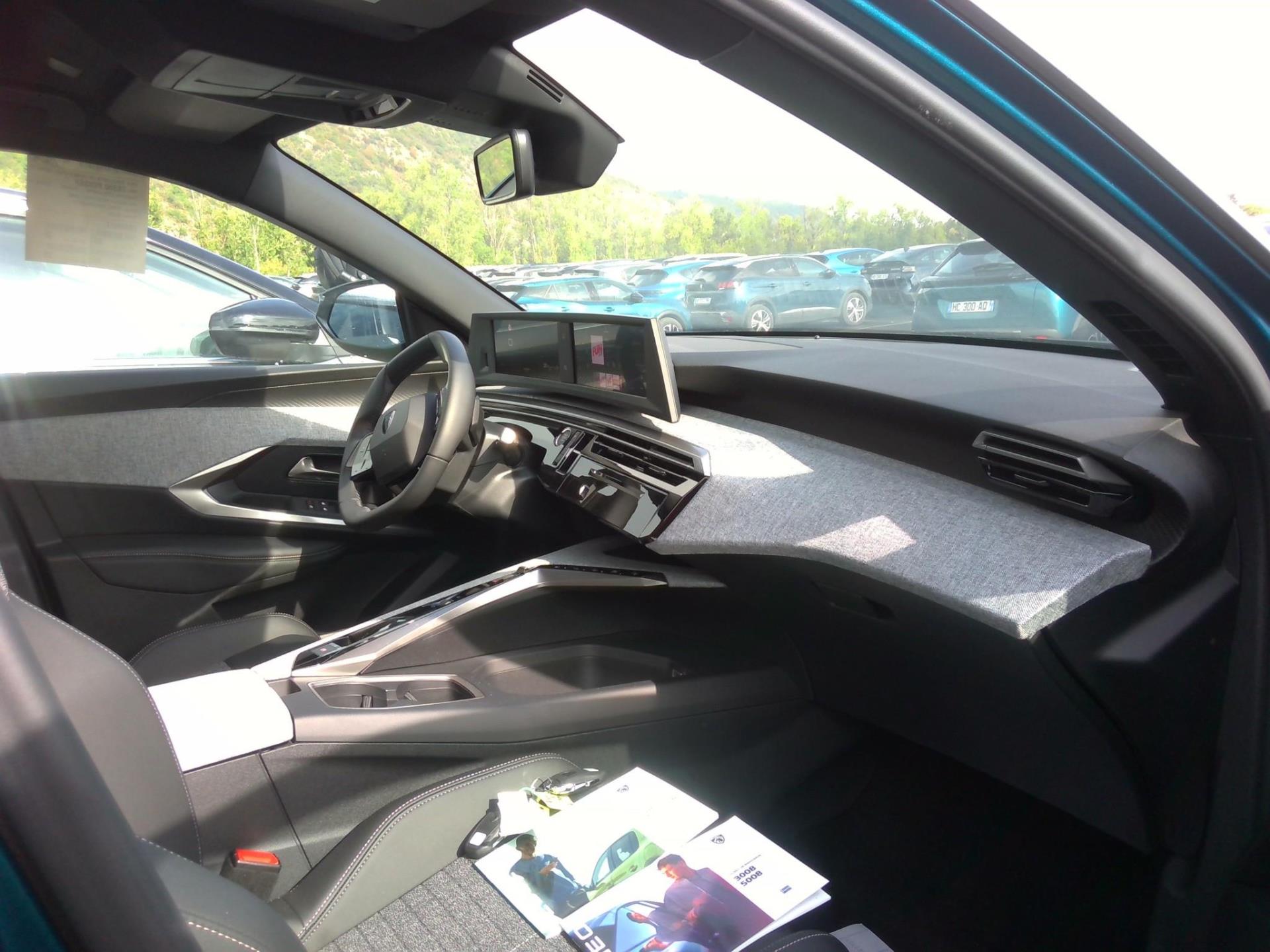 Peugeot 3008 Hybrid 145 e-DCS6 Allure 2025