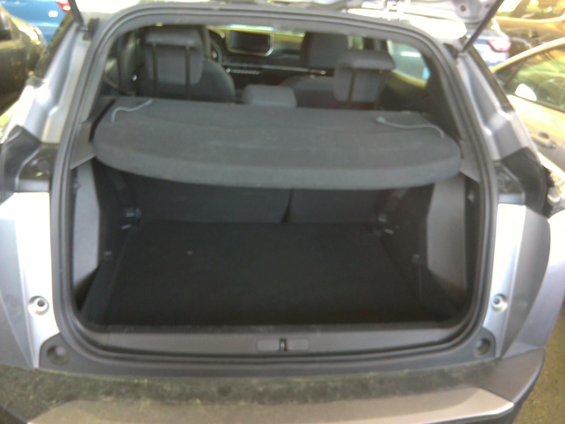 Peugeot 2008 Hybrid 136 e-DCS6 Style 2025