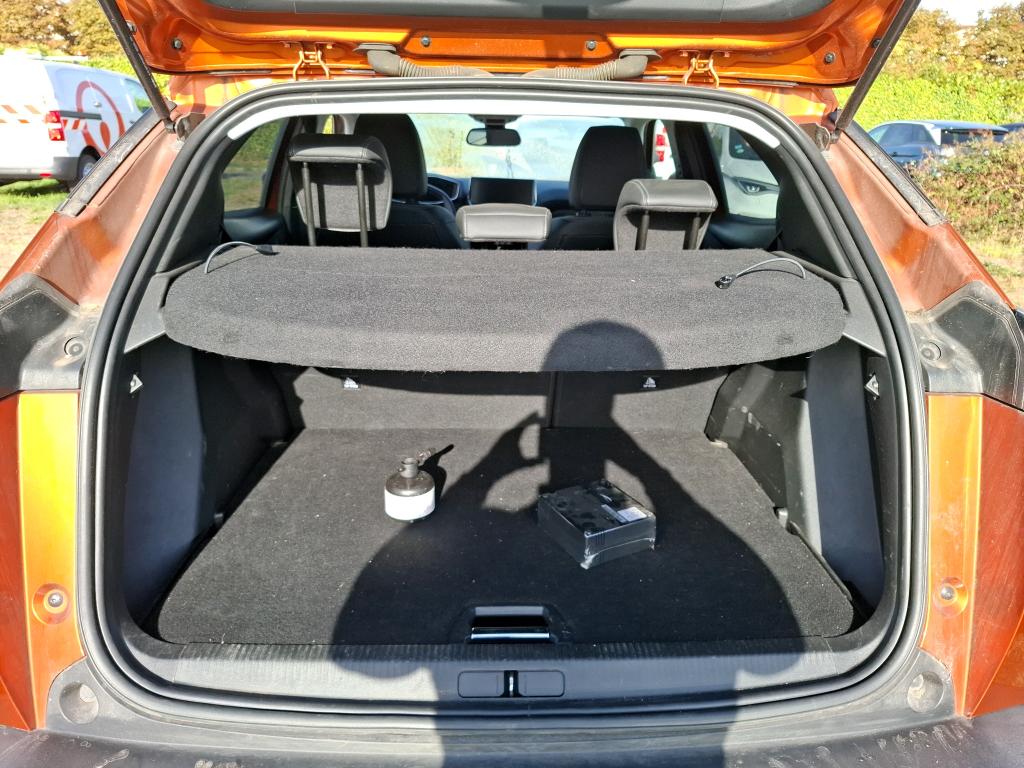 Peugeot 2008 BlueHDi 130 S&S EAT8 Allure Business 2021
