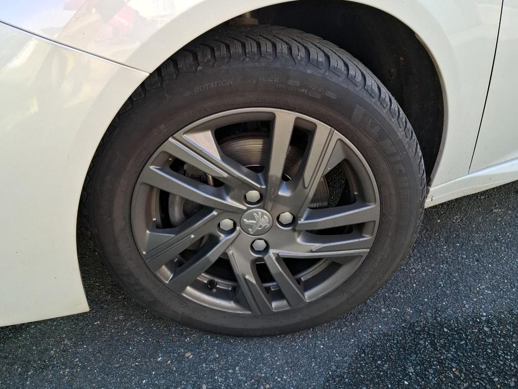 Peugeot 208 BlueHDi 100 S&S BVM6 Style 2022