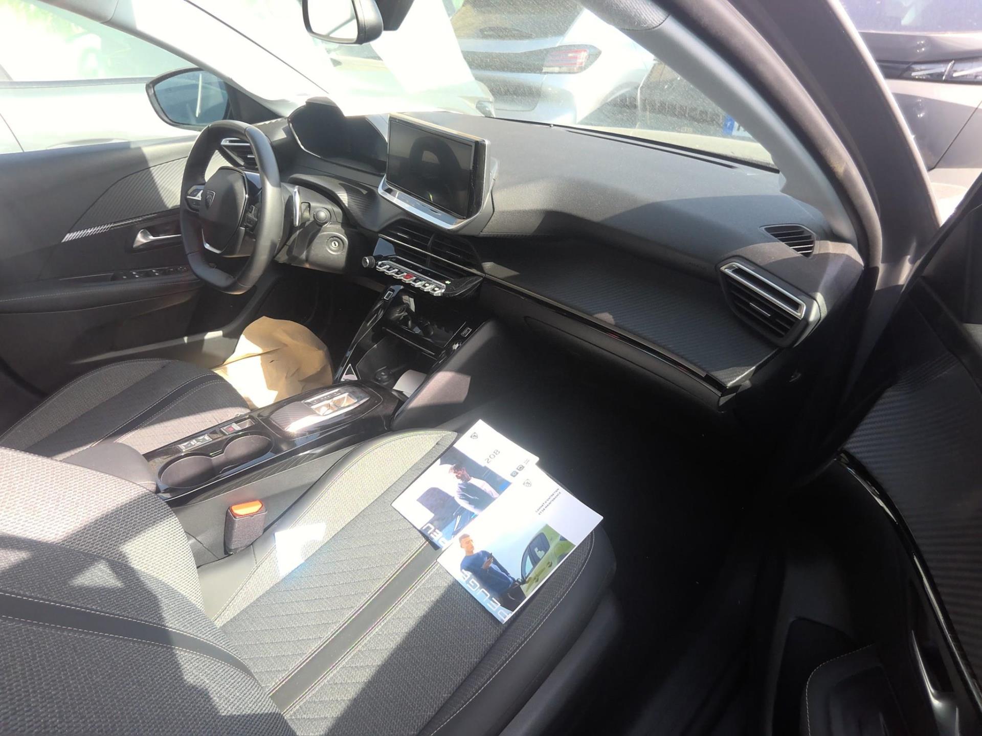 Peugeot 208 Hybrid 100 e-DCS6 Allure 2025