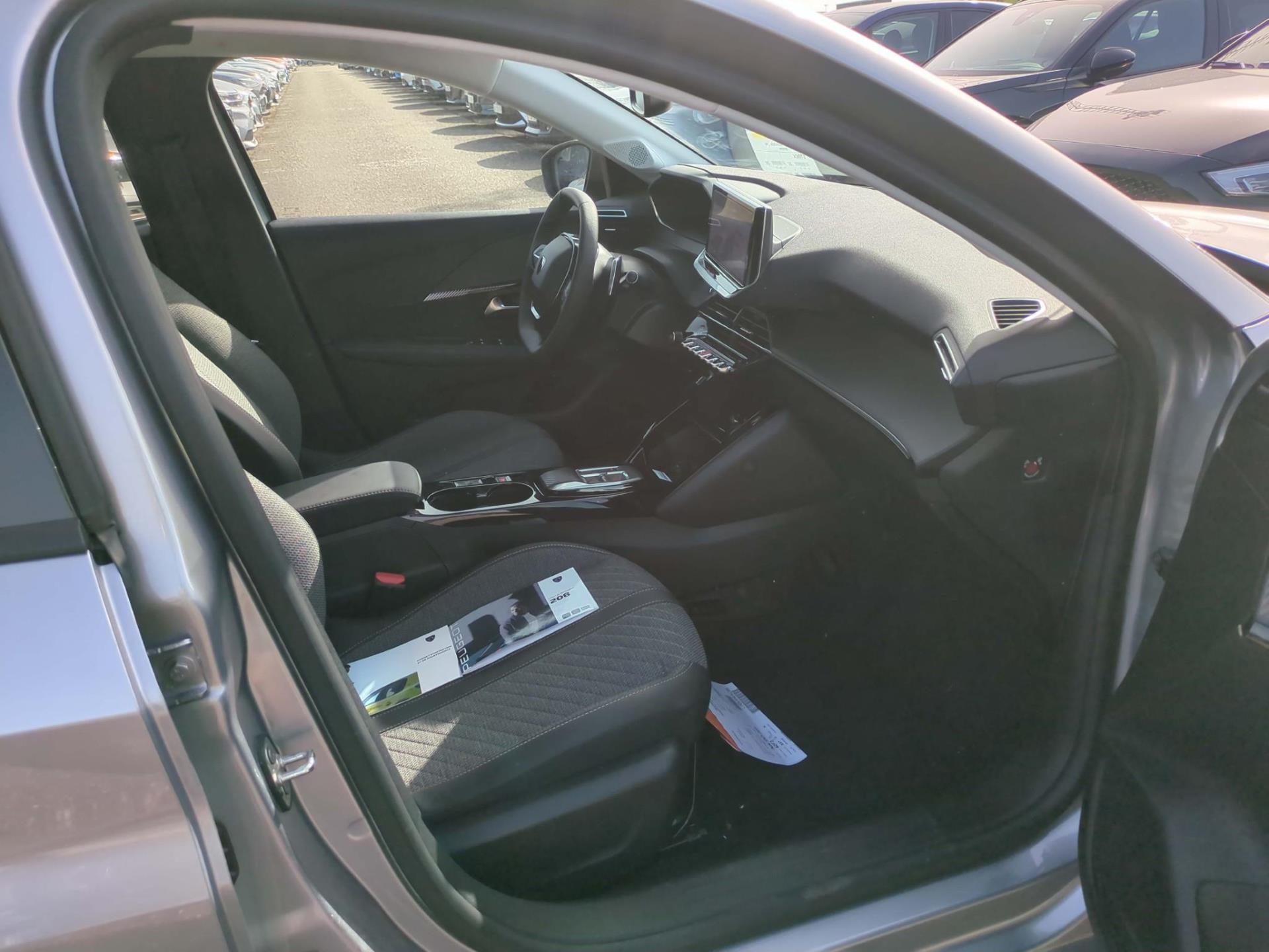 Peugeot 208 Hybrid 100 e-DCS6 Allure 2024
