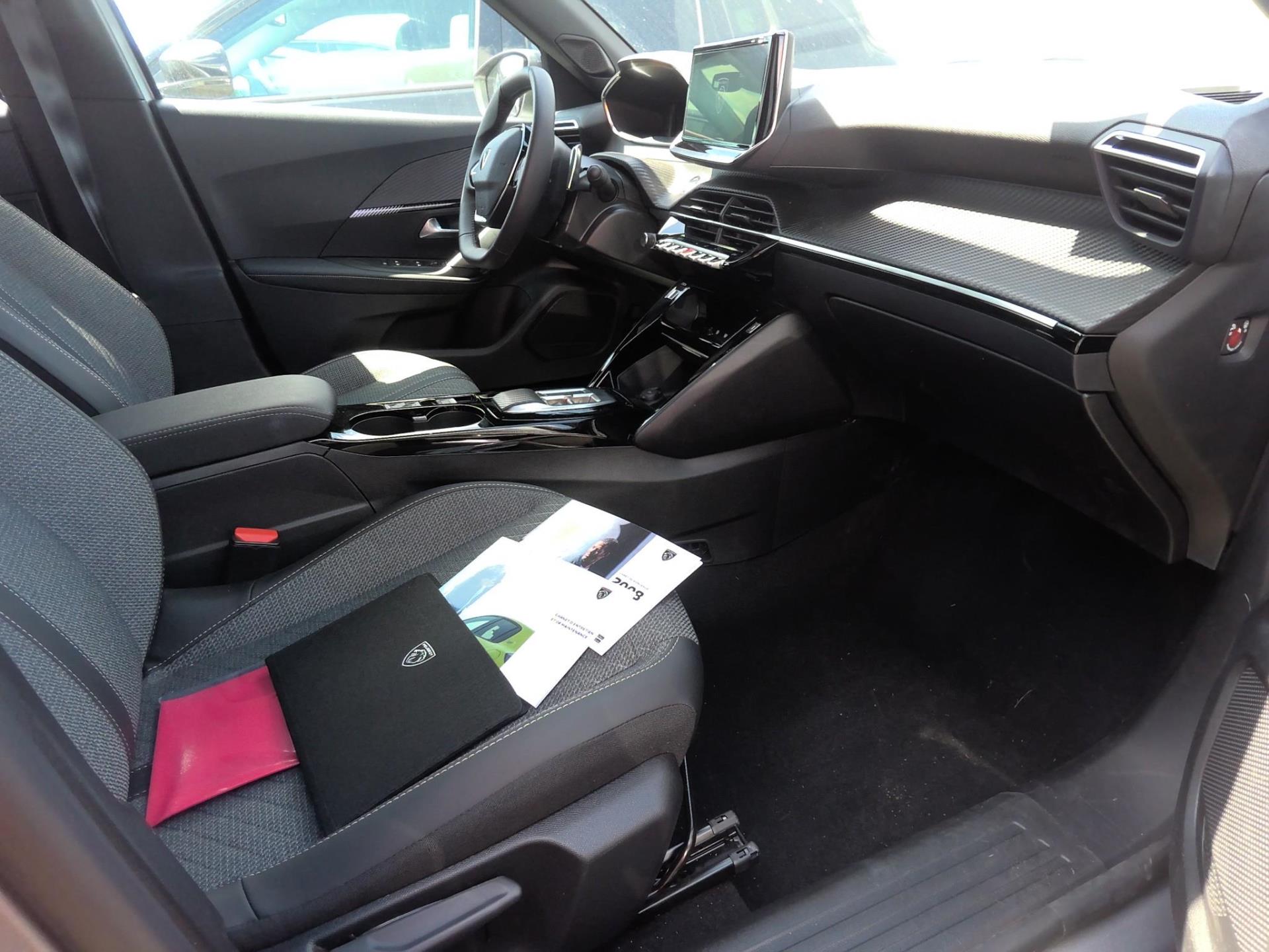 Peugeot 2008 Hybrid 145 e-DCS6 Allure 2025