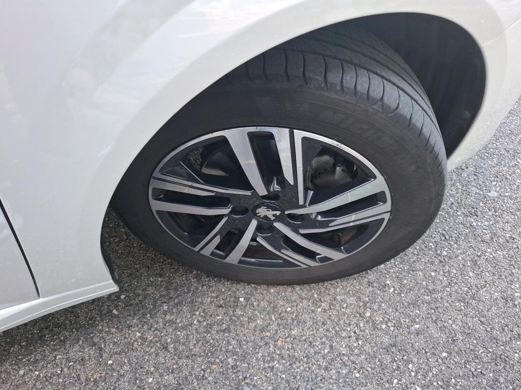 Peugeot 208 PureTech 100 S&S EAT8 Allure 2022