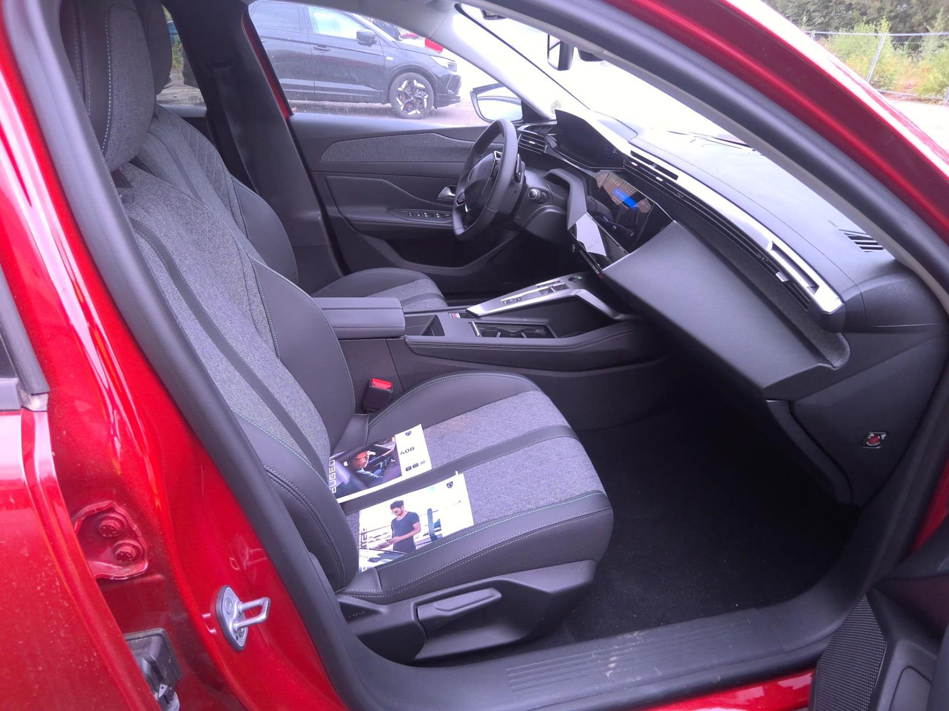 Peugeot 408 PHEV 180 e-EAT8 Allure 2023