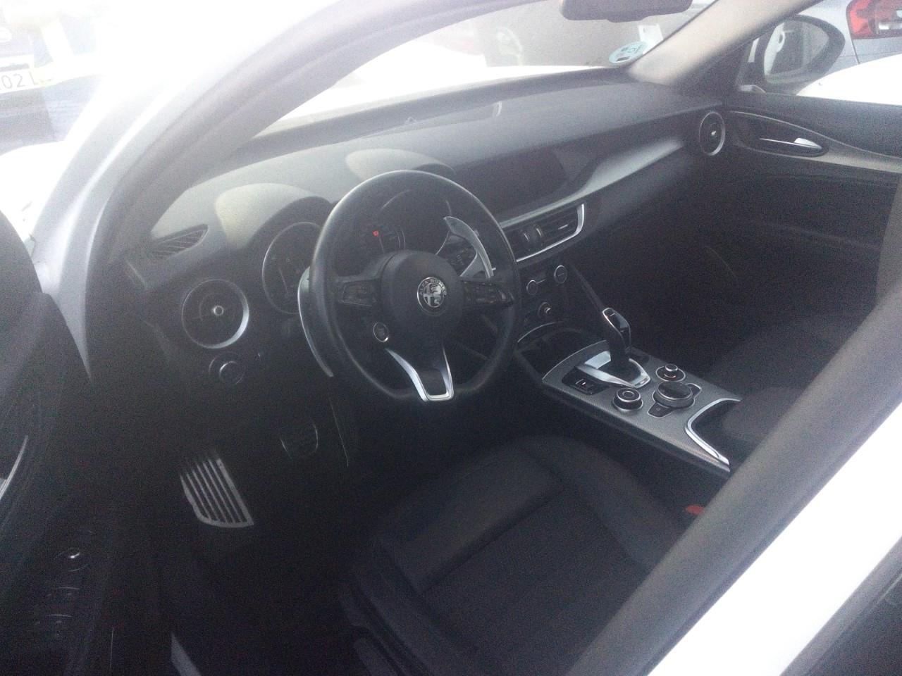 Foto Alfa Romeo Stelvio 4