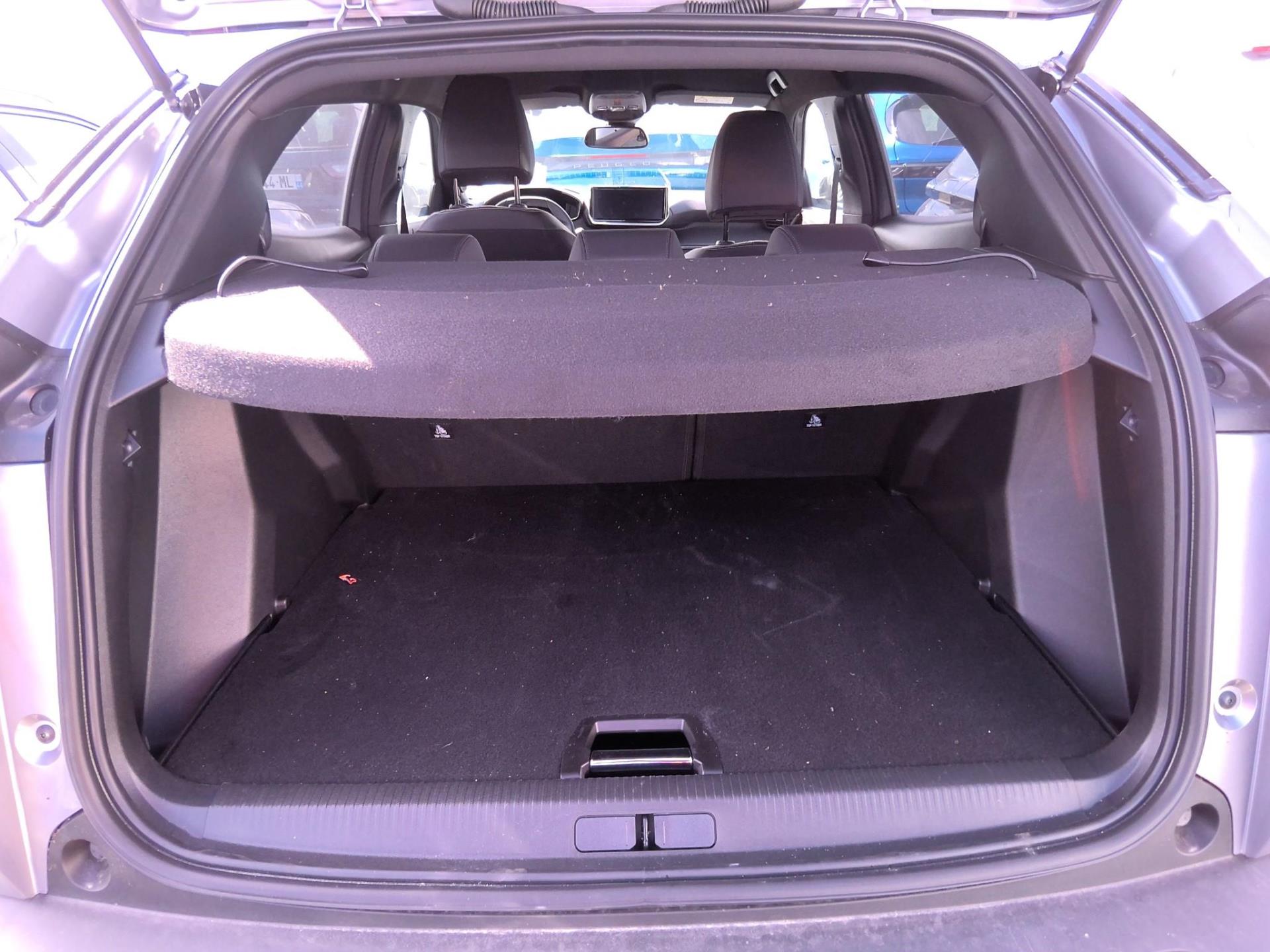 Peugeot 2008 Hybrid 145 e-DCS6 Allure 2025