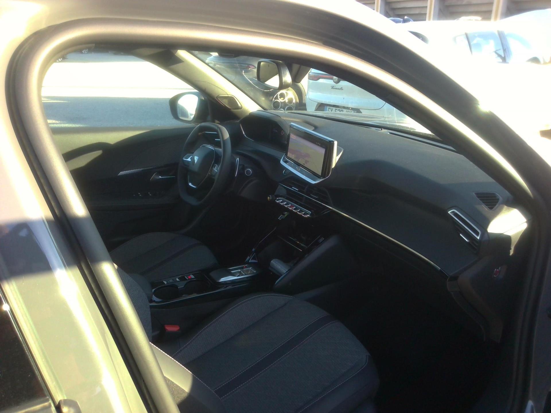Peugeot 2008 Hybrid 136 e-DCS6 Allure 2024