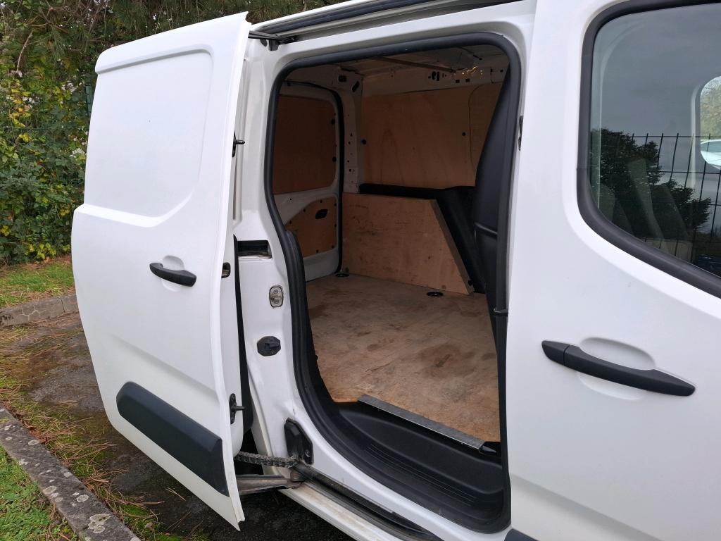 Peugeot PARTNER FOURGON STANDARD 650 KG BLUEHDI 100 S&S BVM5 PREMIUM 2020