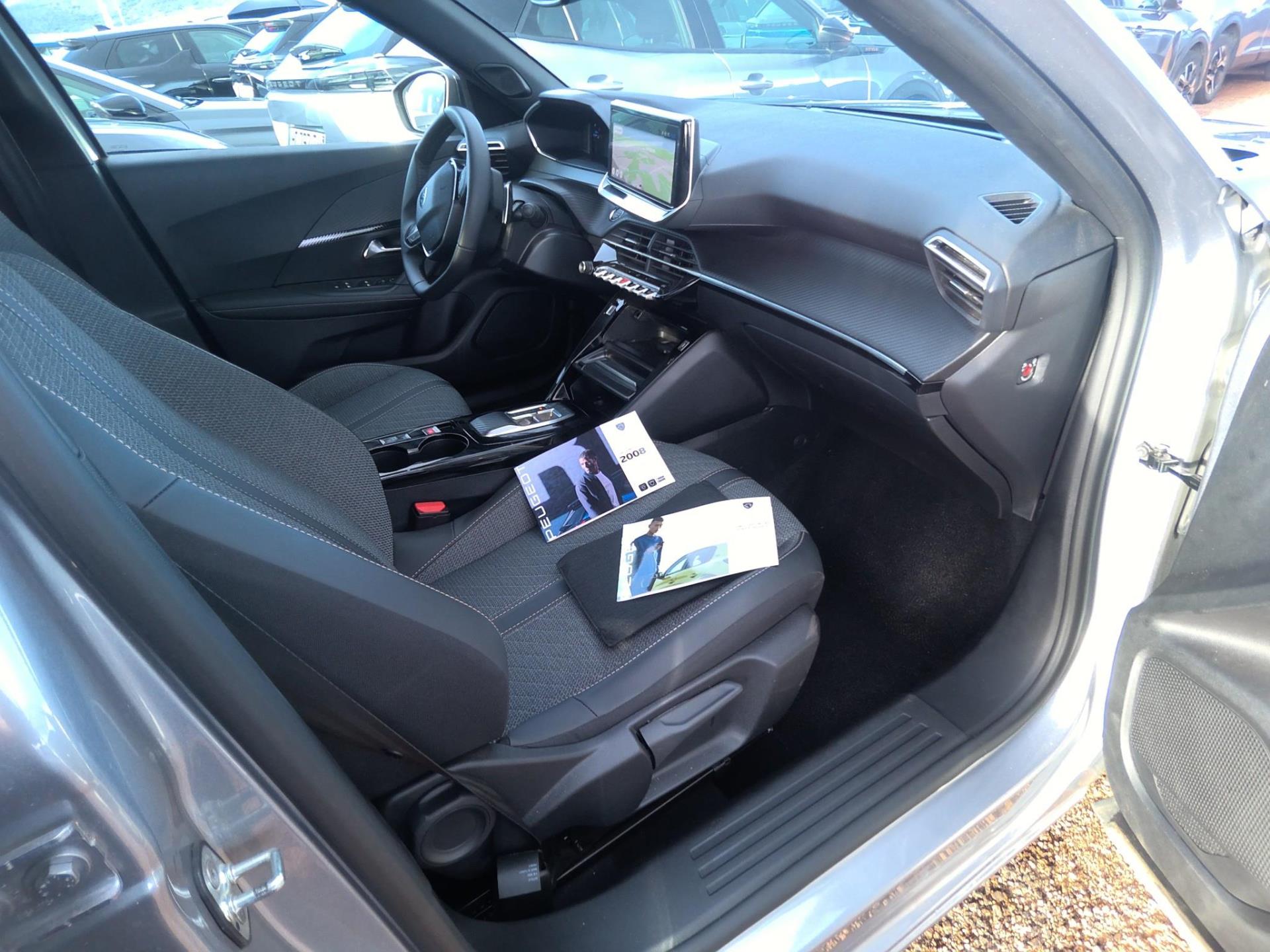 Peugeot 2008 Hybrid 145 ch e-DCS6 Allure 2025