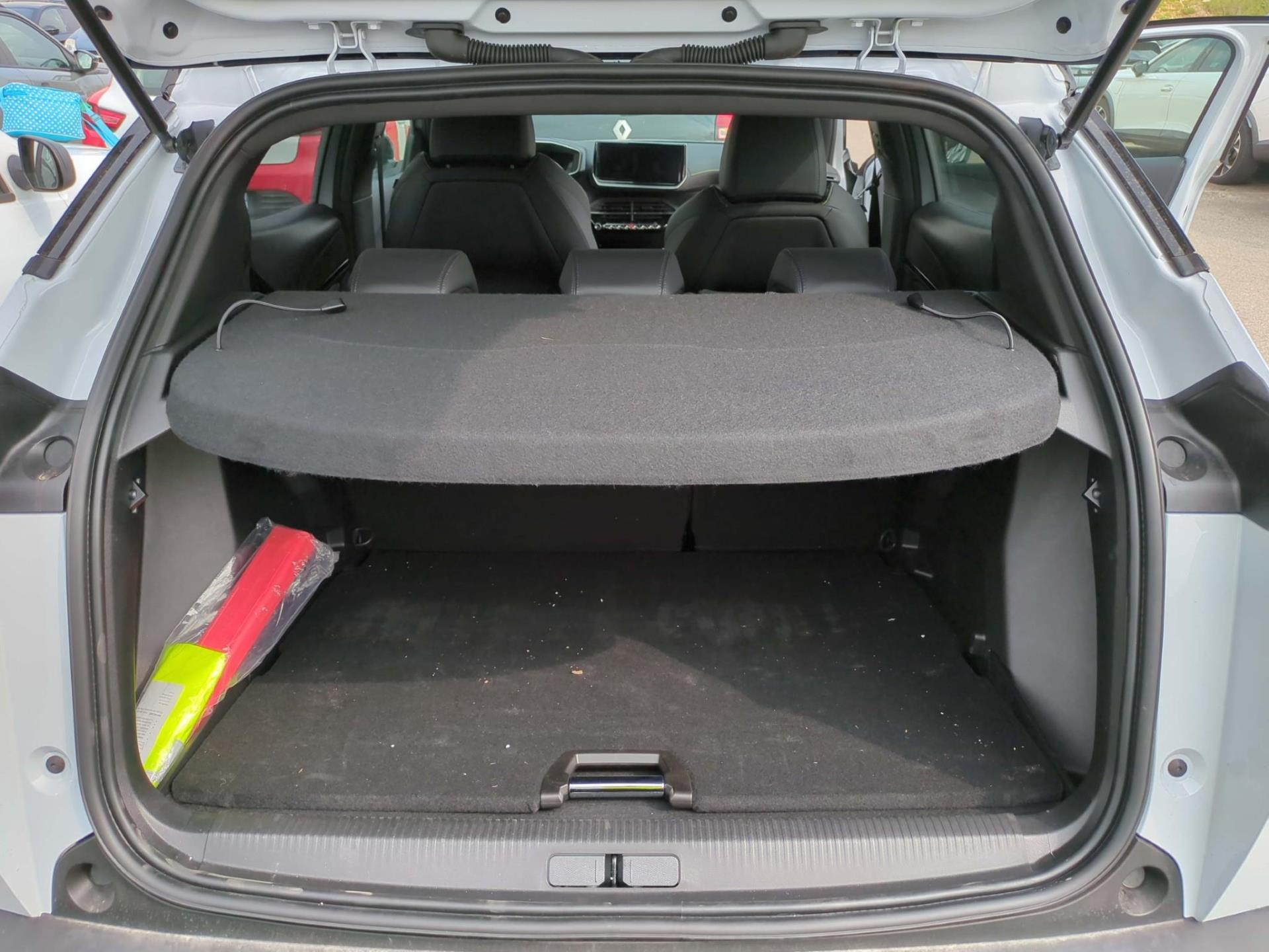 Peugeot 2008 Hybrid 136 e-DCS6 GT 2025