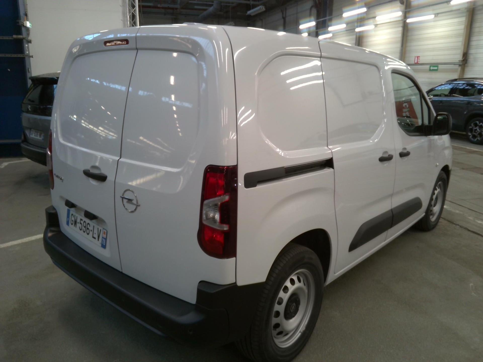Opel COMBO-E CARGO M 800 KG ELECTRIQUE 100 KW BATTERIE 51 KWH  2024