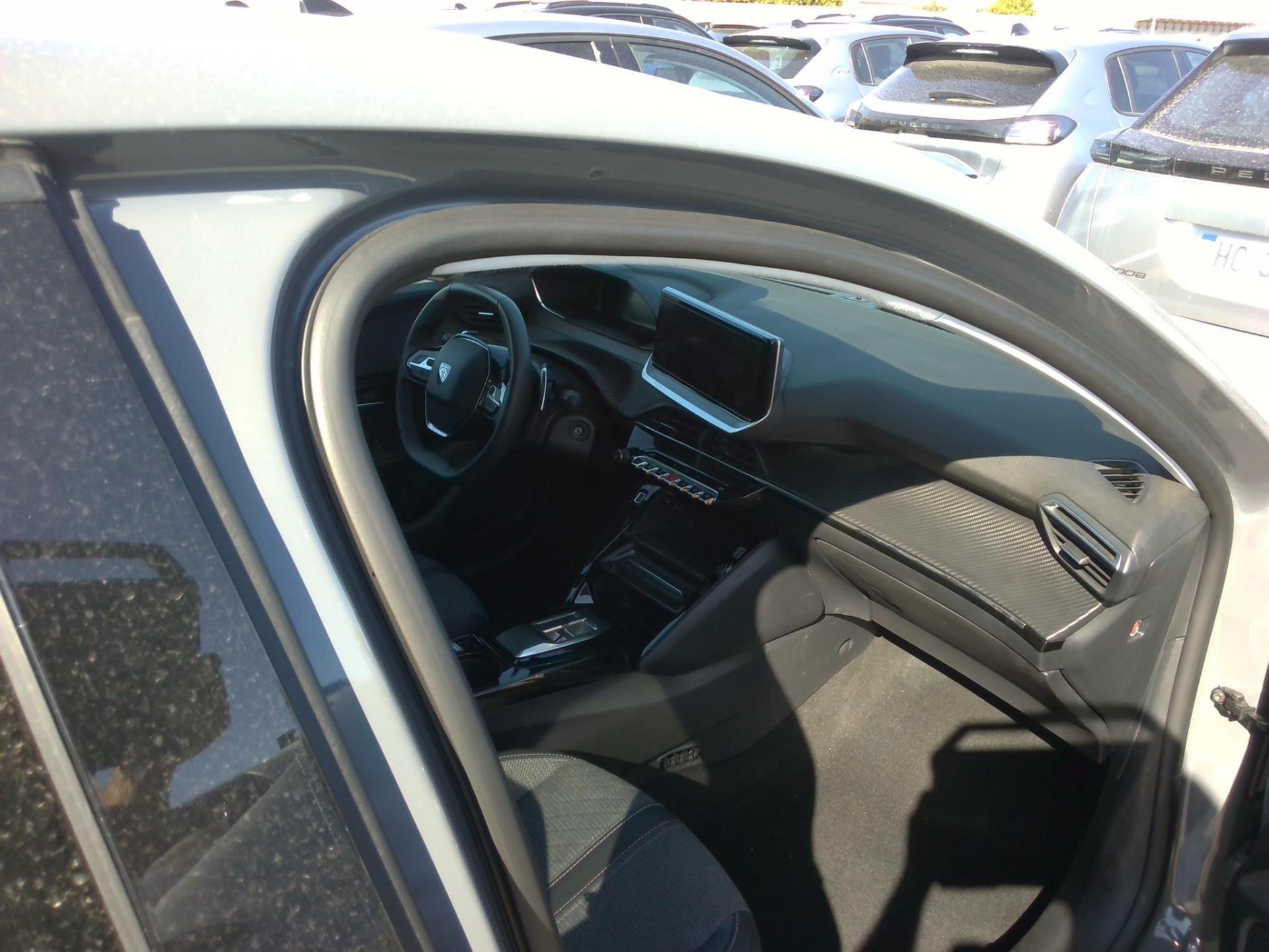 Peugeot 208 Hybrid 100 e-DCS6 Allure 2025