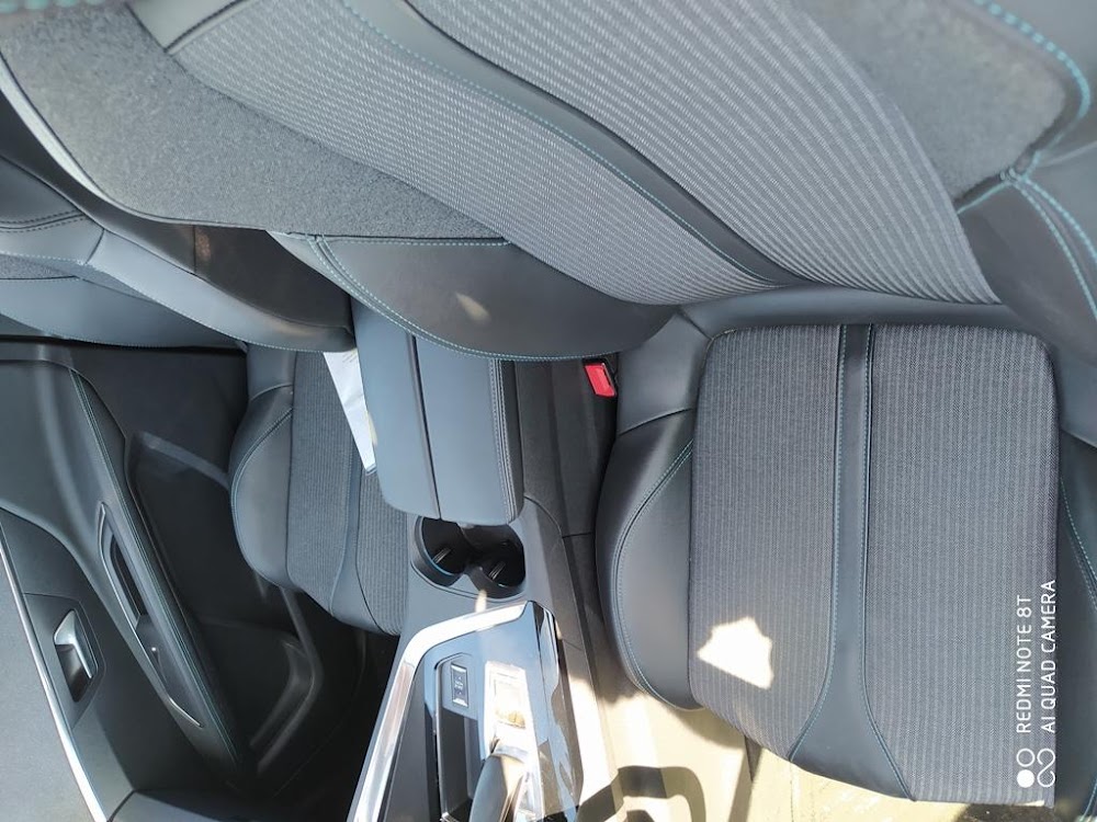 Foto Peugeot 3008 Hybrid 9