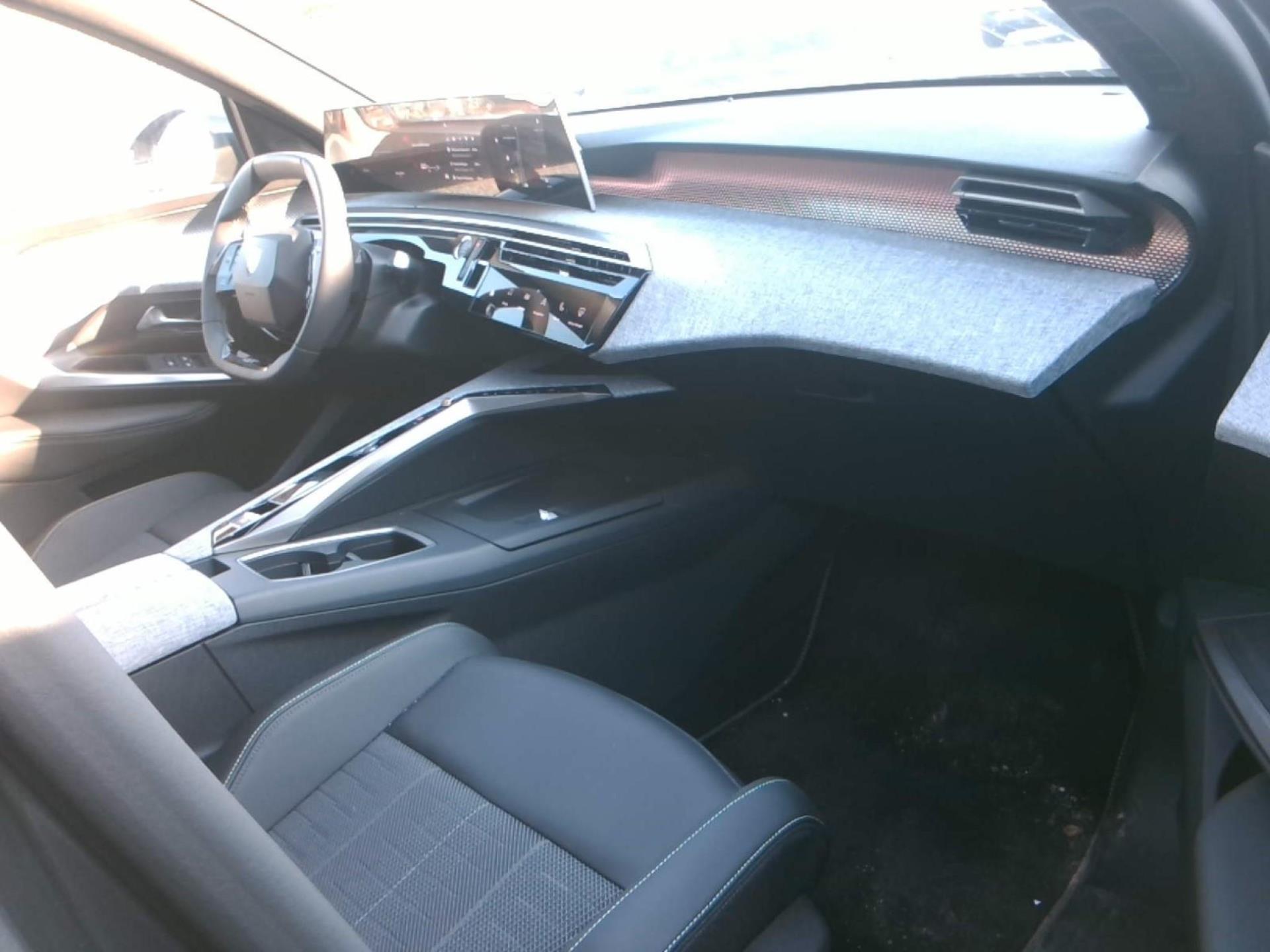 Peugeot 3008 Hybrid 136 e-DCS6 GT 2025