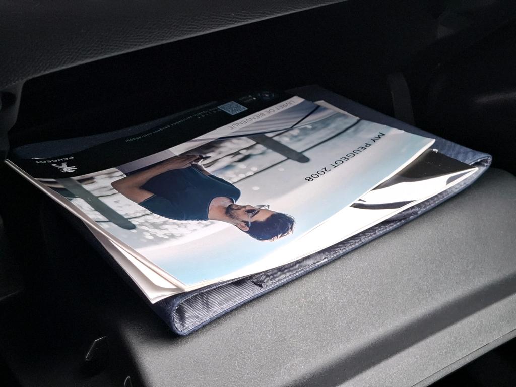 Peugeot 2008 BlueHDi 130 S&S EAT8 Active Business 2021