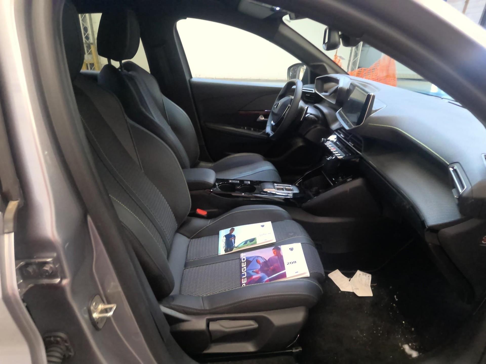 Peugeot 208 Hybrid 110 e-DCS6 GT 2025