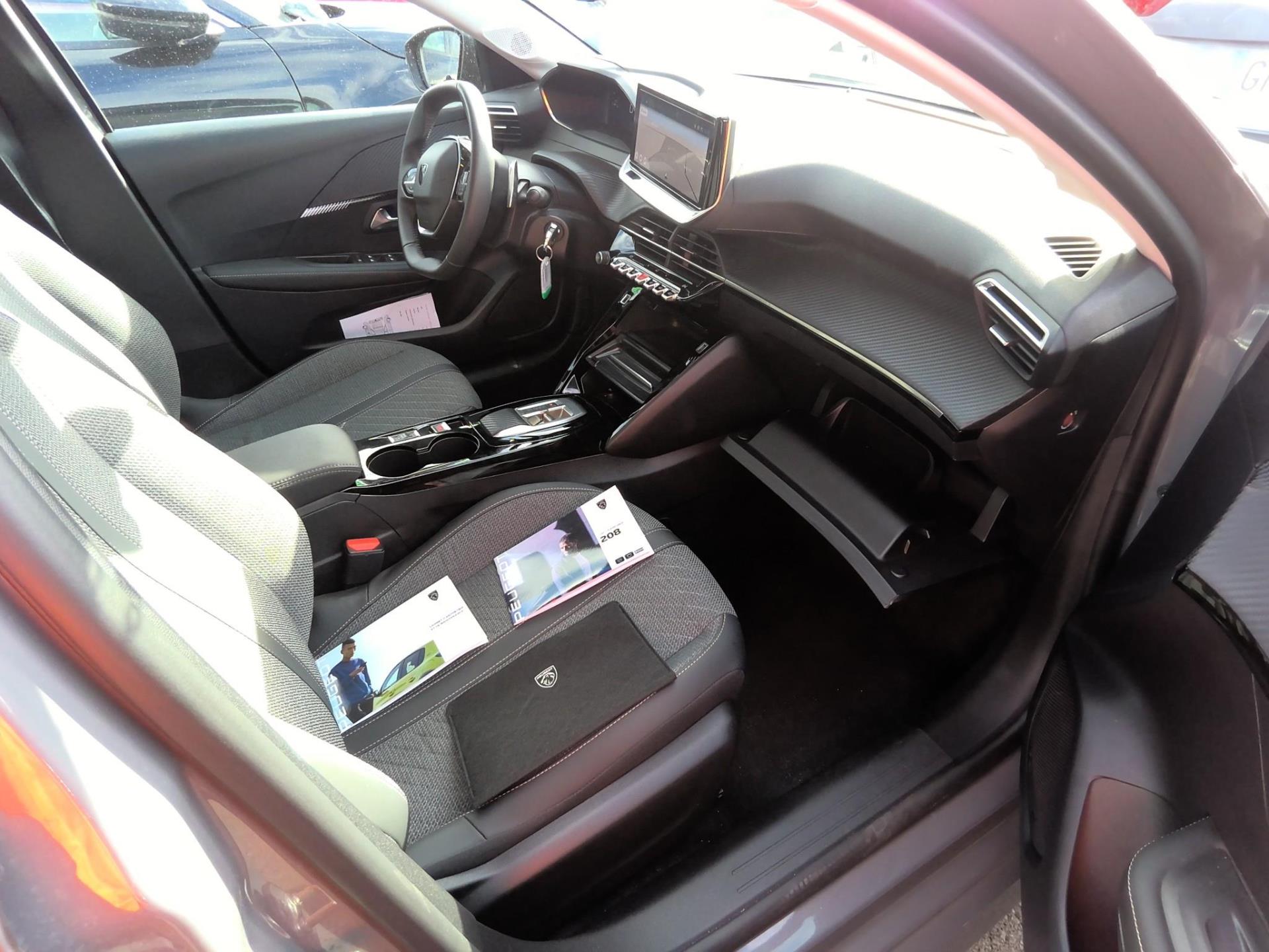 Peugeot 208 Hybrid 100 e-DCS6 Allure 2025