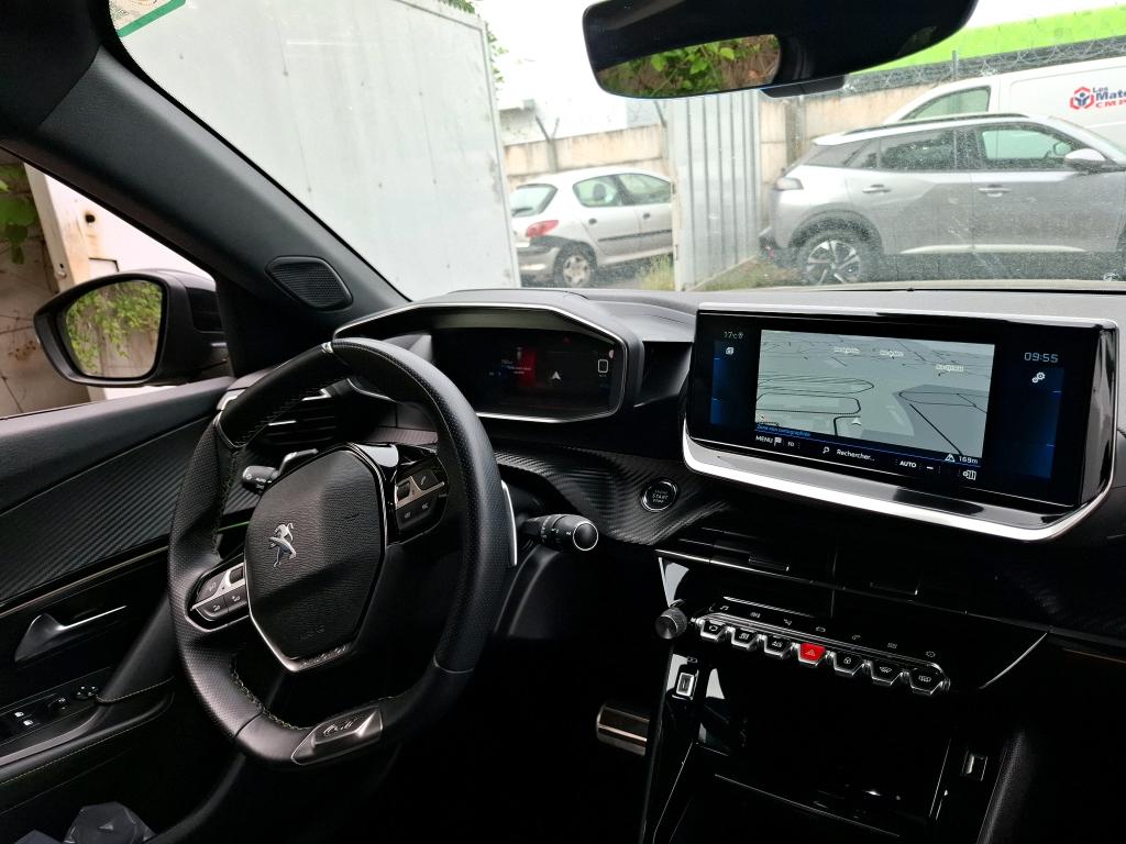 Peugeot 2008 PureTech 130 S&S EAT8 GT 2021