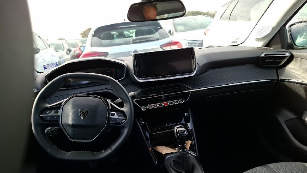 Foto Peugeot 208 11