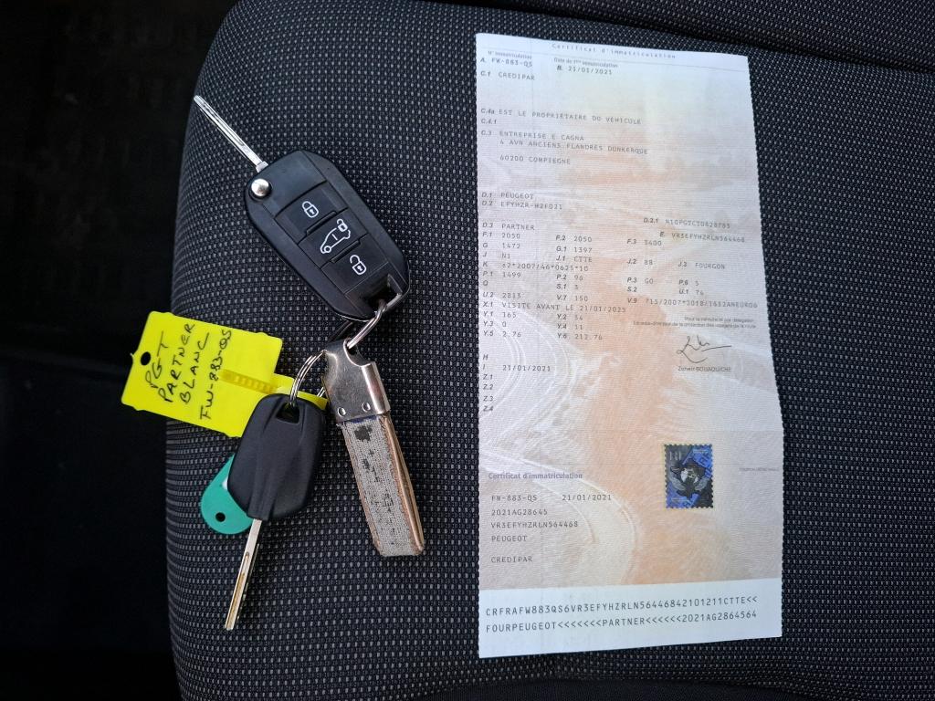 Peugeot PARTNER FOURGON STANDARD 650 KG BLUEHDI 130 S&S EAT8 ASPHALT 2021