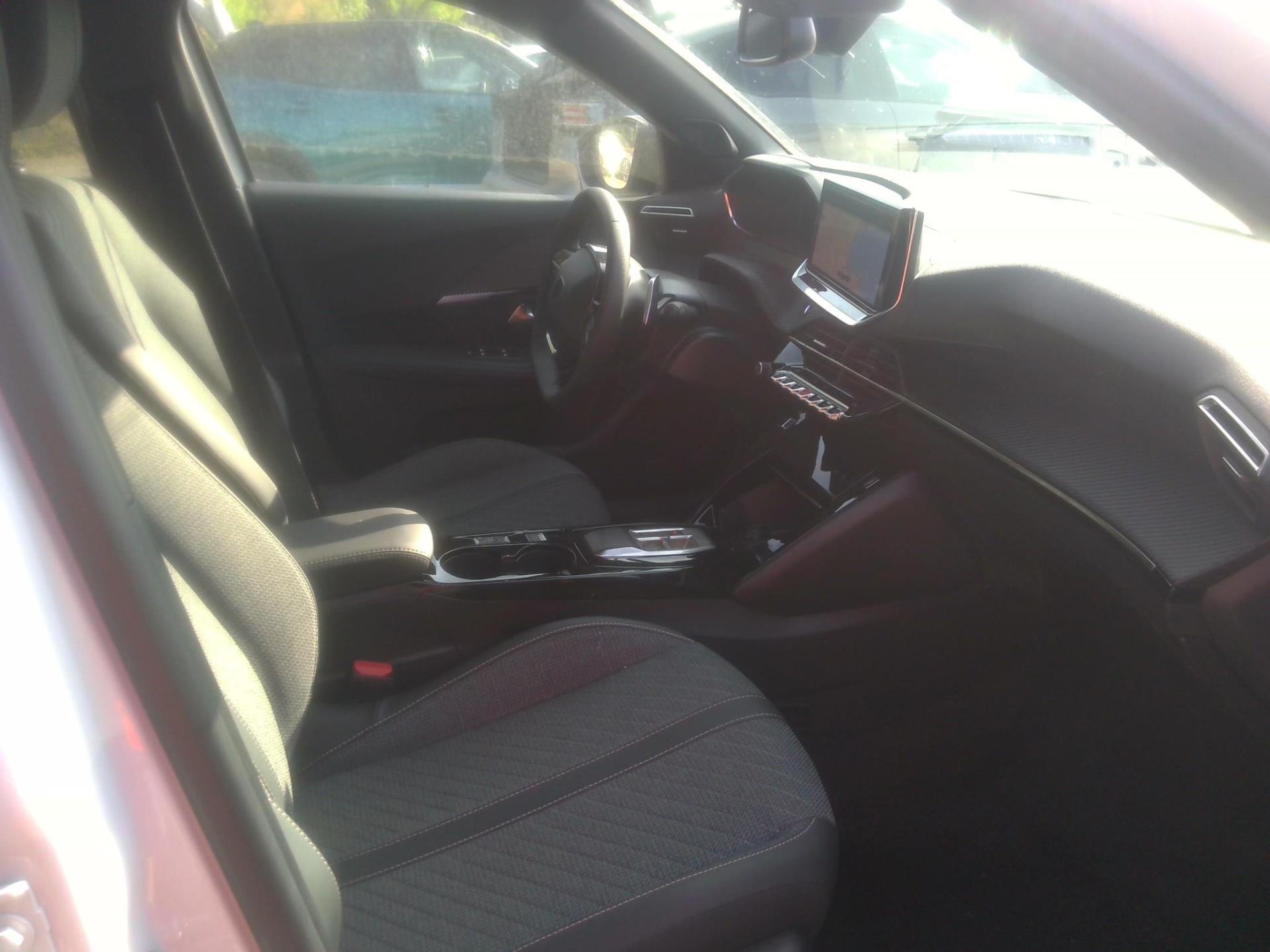 Peugeot 2008 Hybrid 136 e-DCS6 Allure 2025