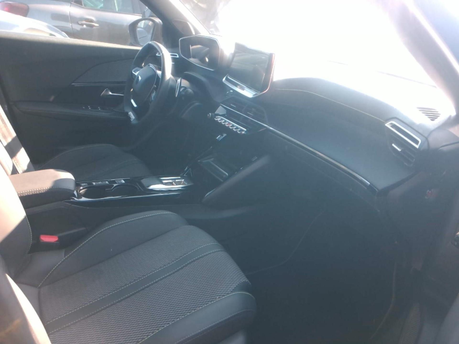 Peugeot 2008 Hybrid 136 e-DCS6 GT 2025
