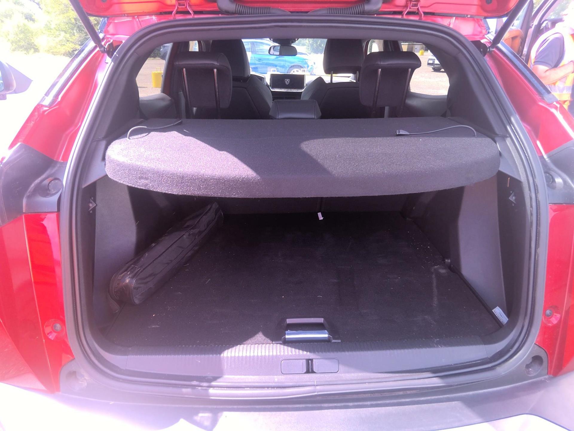 Peugeot 2008 Hybrid 136 e-DCS6 GT 2025