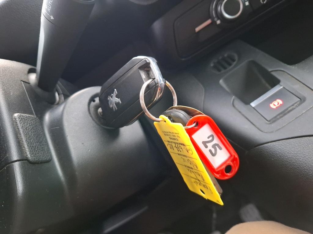 Peugeot PARTNER FOURGON STANDARD 1000 KG BLUEHDI 100 S&S BVM5 GRIP 2021