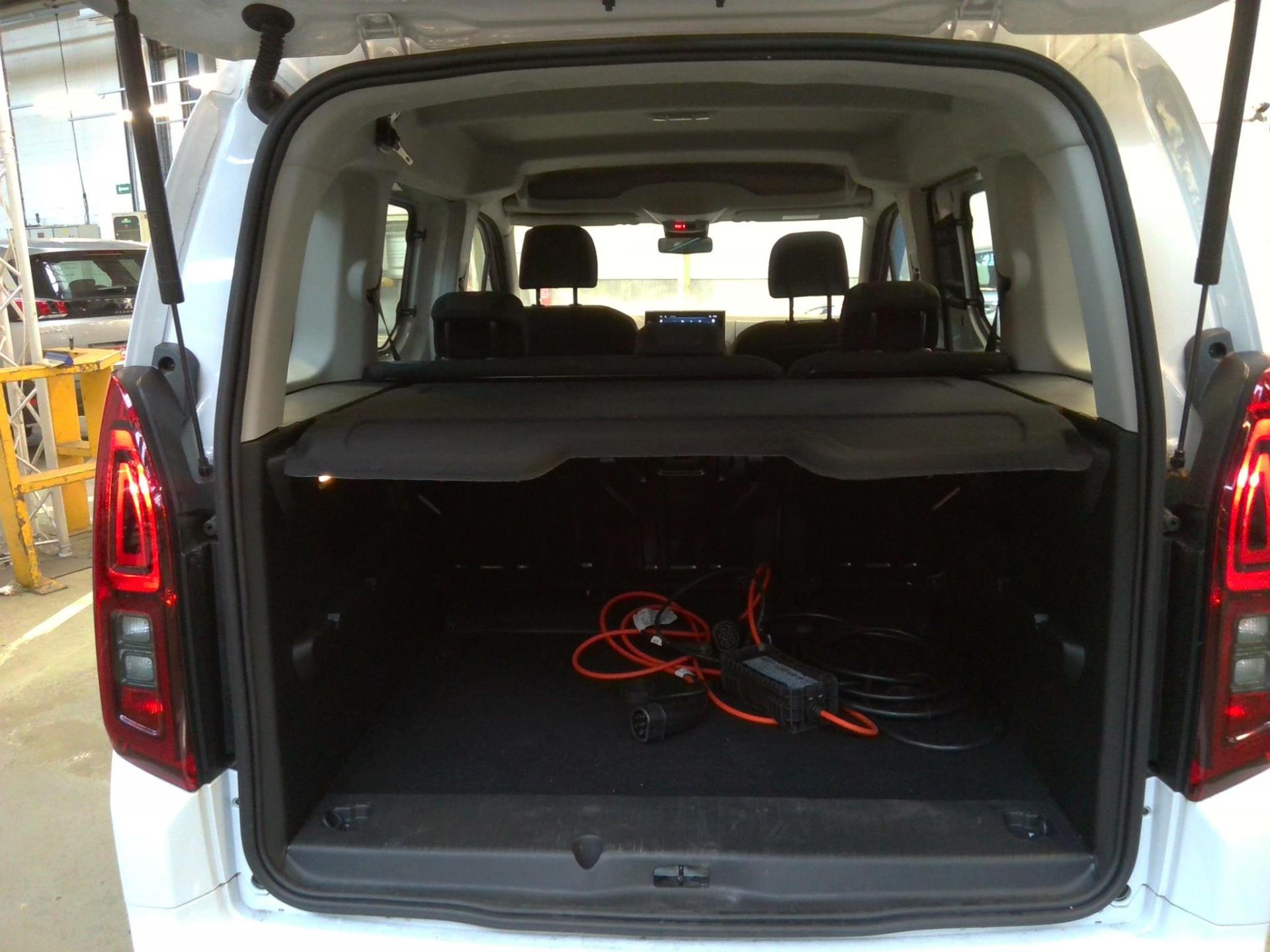 Opel E-Combo Life Taille M 136 ch 100 kW Batterie 54 kWh Elegance 2024