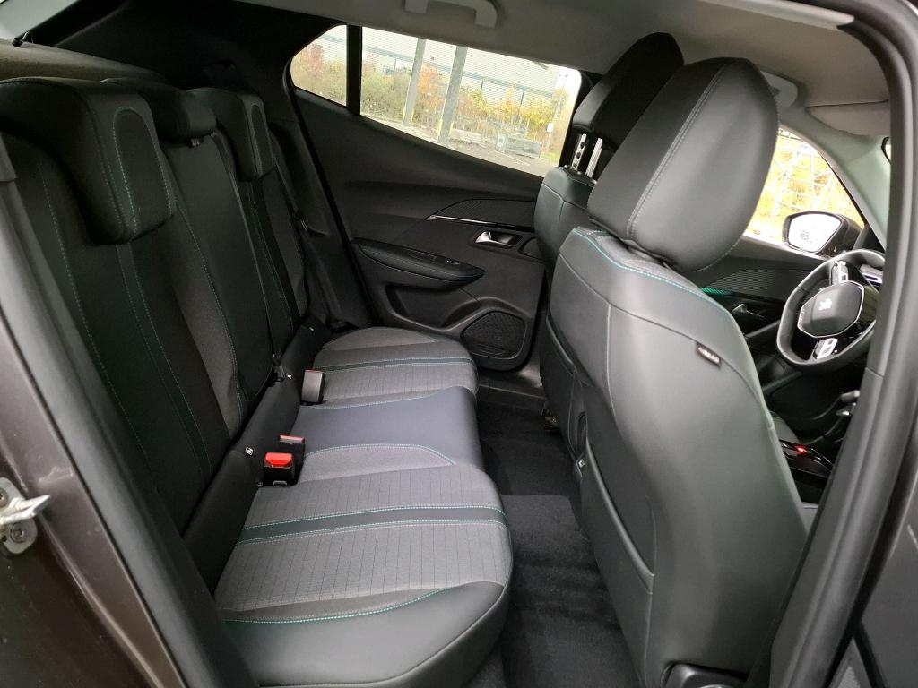 Peugeot 2008 BlueHDi 130 S&S EAT8 Allure Business 2021