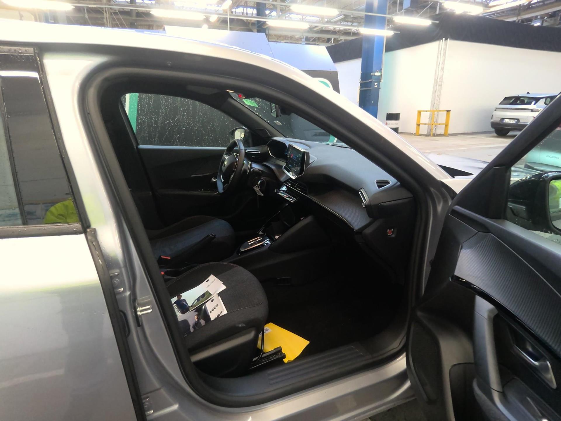 Peugeot 2008 Hybrid 145 e-DCS6 Style 2025
