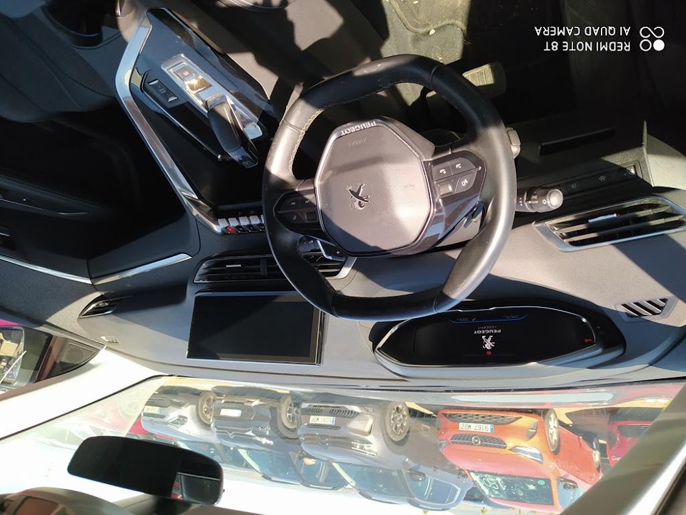 Foto Peugeot 3008 Hybrid 11