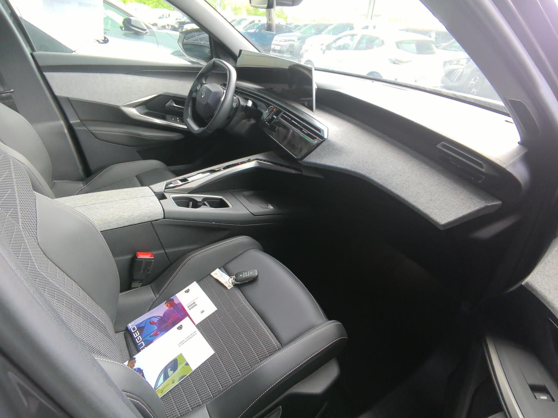 Peugeot 3008 Hybrid 136 e-DCS6 Allure 2024