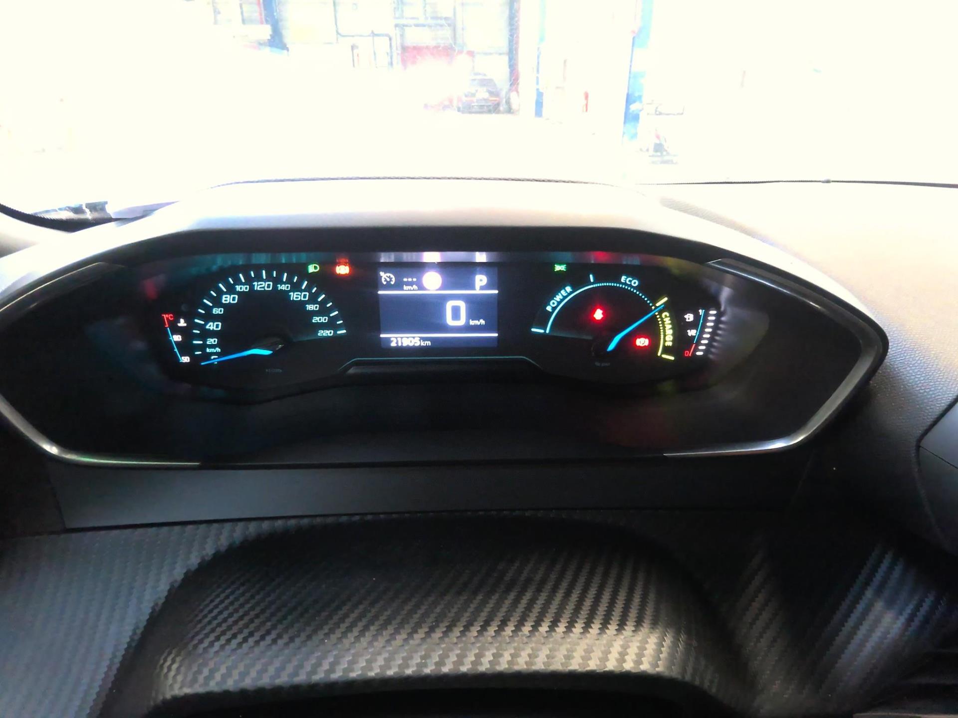 Peugeot 2008 Hybrid 136 e-DCS6 Style 2025