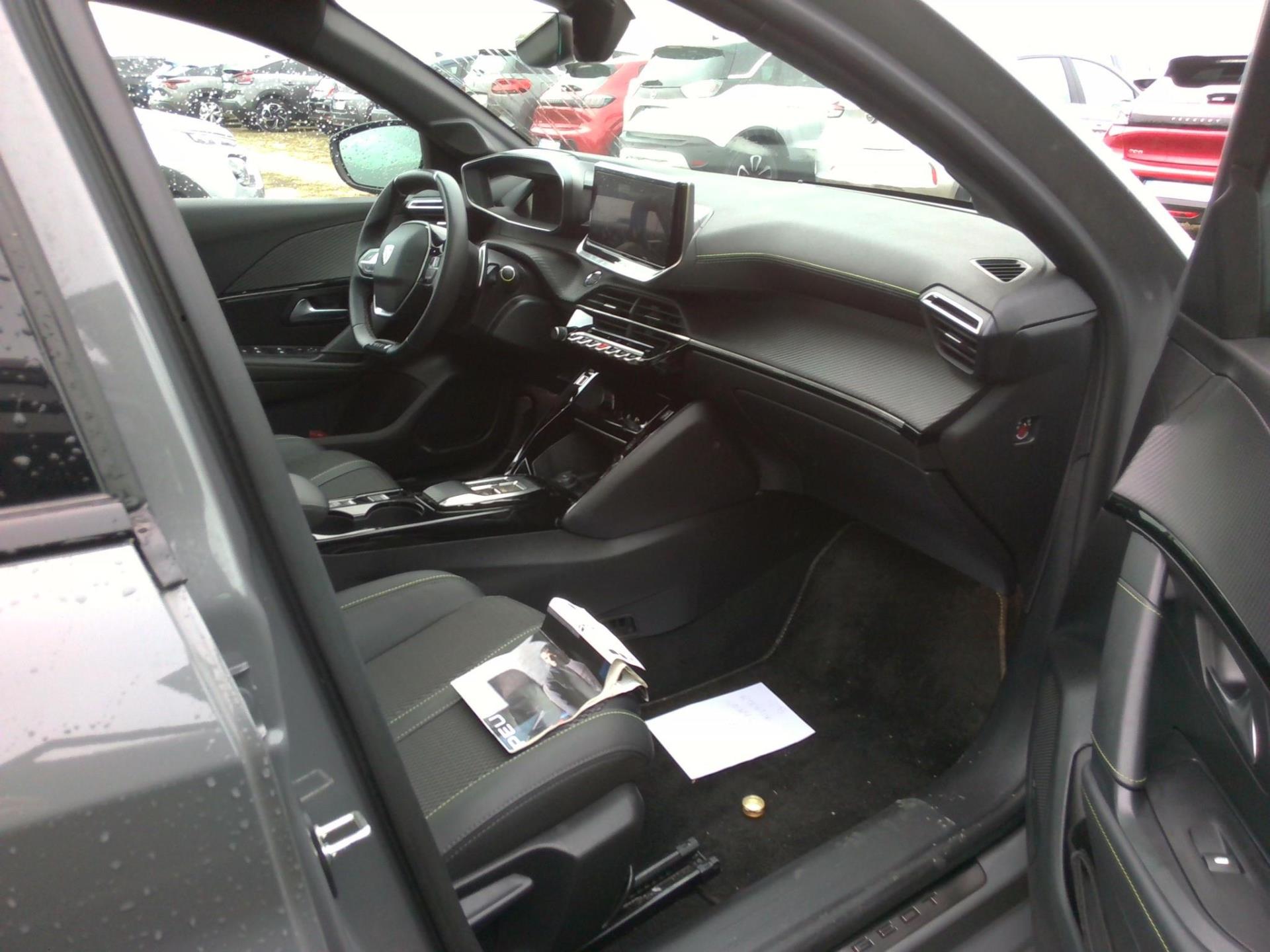 Peugeot 208 Hybrid 136 e-DCS6 GT 2024