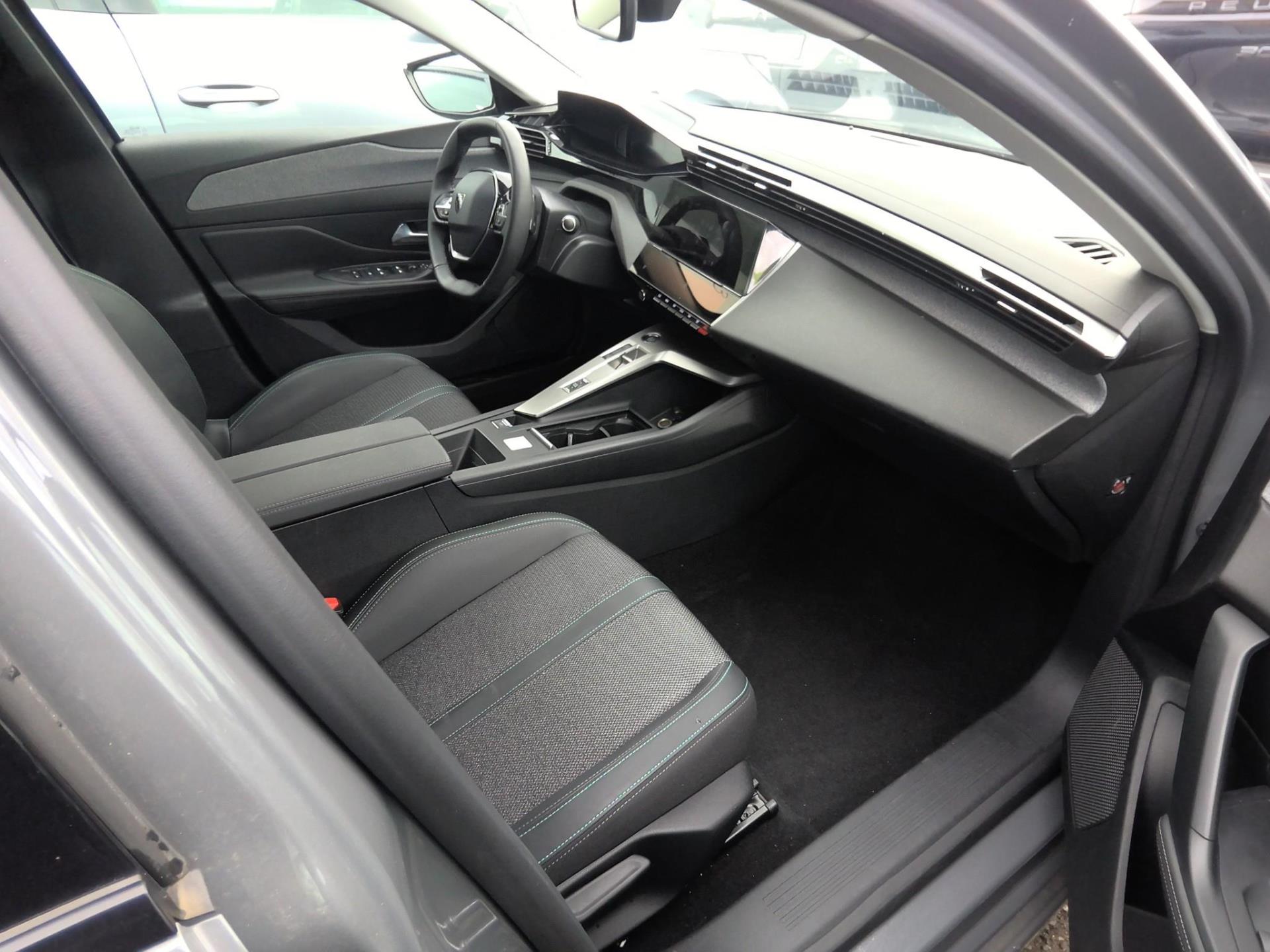 Peugeot 308 Hybrid 136 e-DCS6 Allure 2025