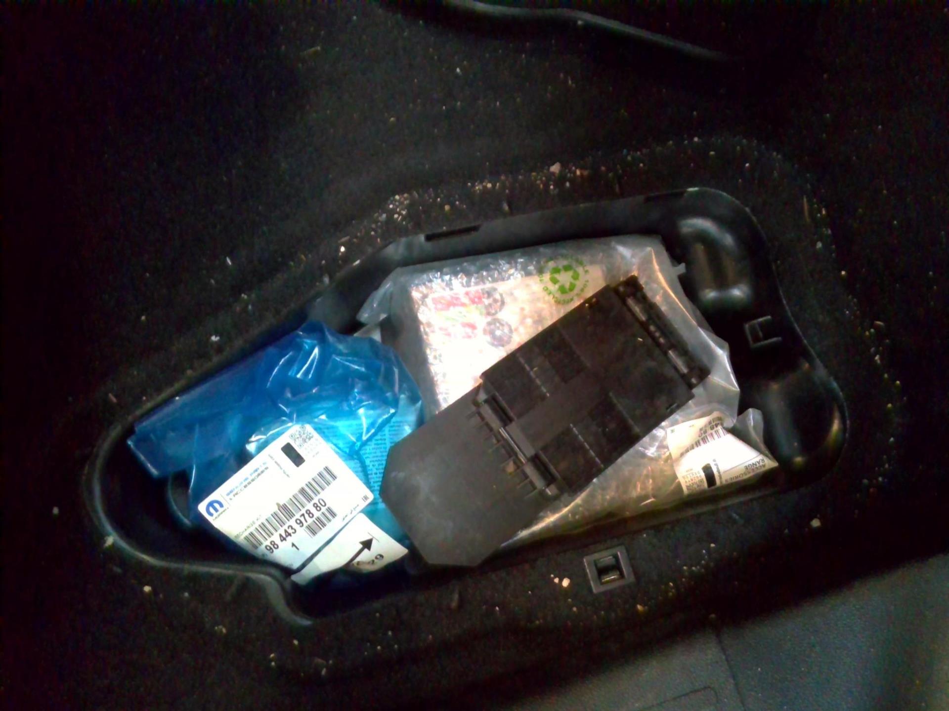 Opel E-Combo Life Taille M 136 ch 100 kW Batterie 54 kWh Elegance 2024