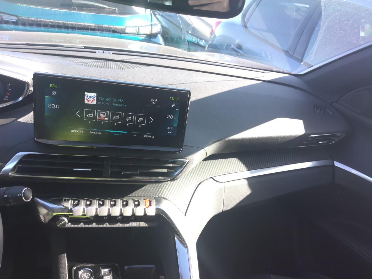 Foto Peugeot 3008 Hybrid 8