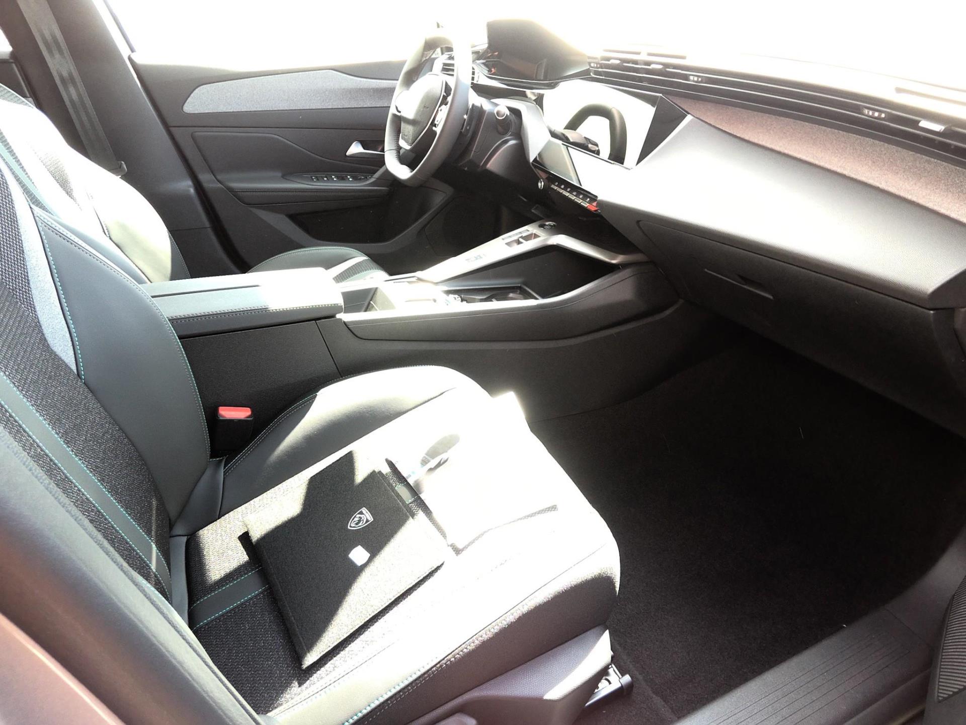 Peugeot 308 SW Hybrid 145 e-DCS6 Allure 2025
