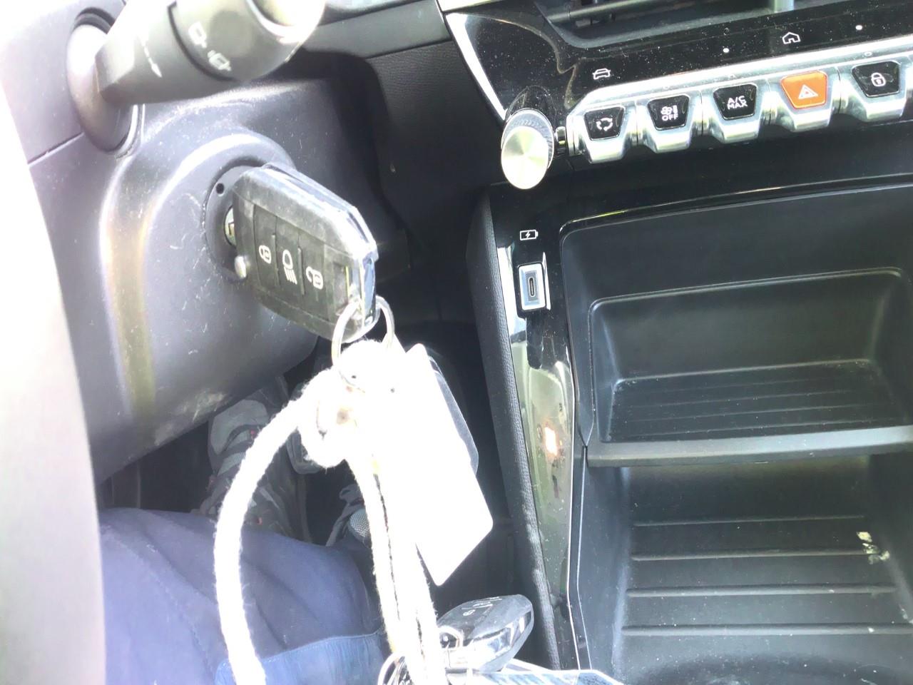 Foto Peugeot 208 8