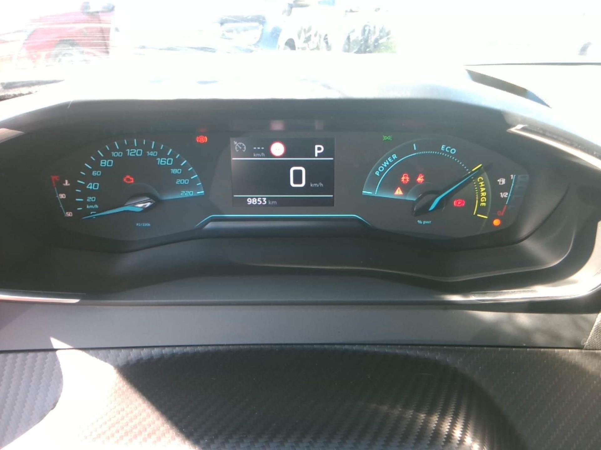 Peugeot 2008 Hybrid 145 e-DCS6 Style 2025